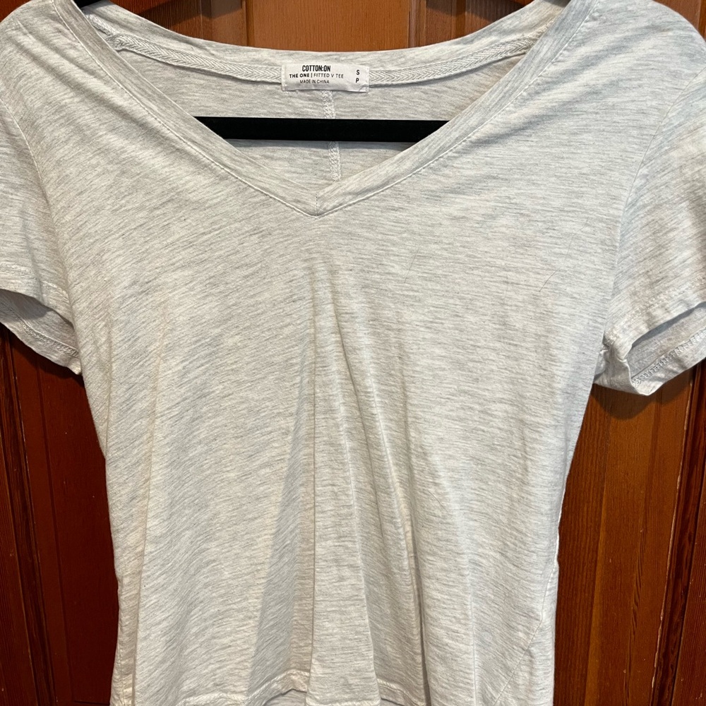 Cotton On Women's Grey V-Neck Top